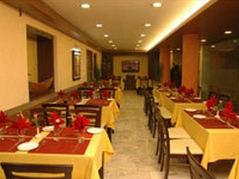 Hotel O Mid Town Delhi  Buitenkant foto