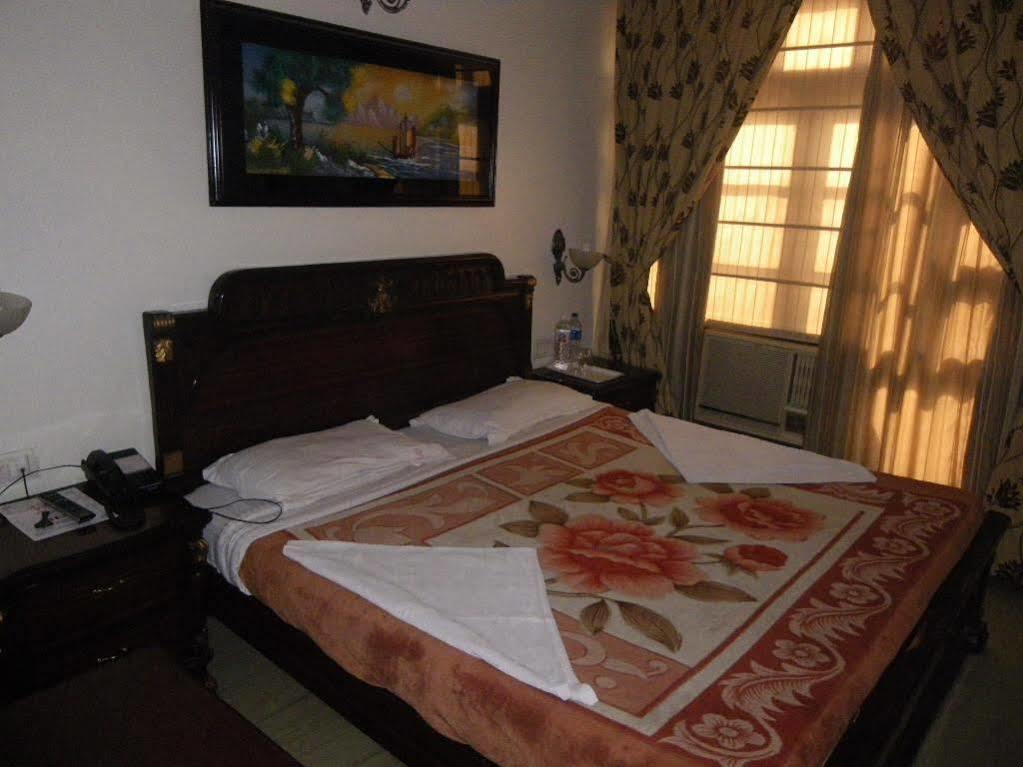 Hotel O Mid Town Delhi  Buitenkant foto