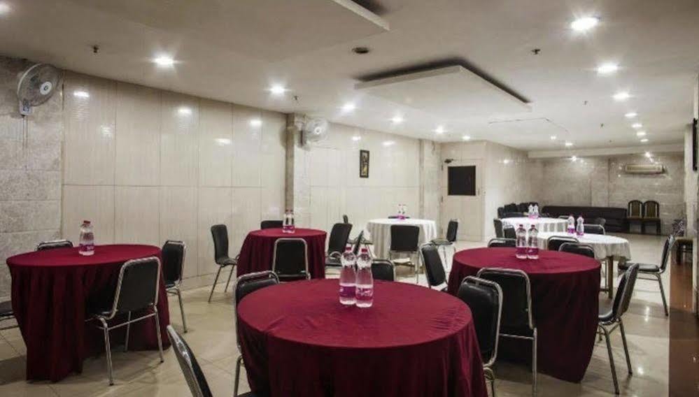 Hotel O Mid Town Delhi  Buitenkant foto