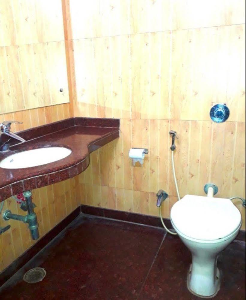 Hotel O Mid Town Delhi  Buitenkant foto