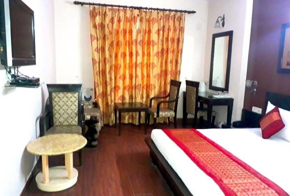Hotel O Mid Town Delhi  Buitenkant foto