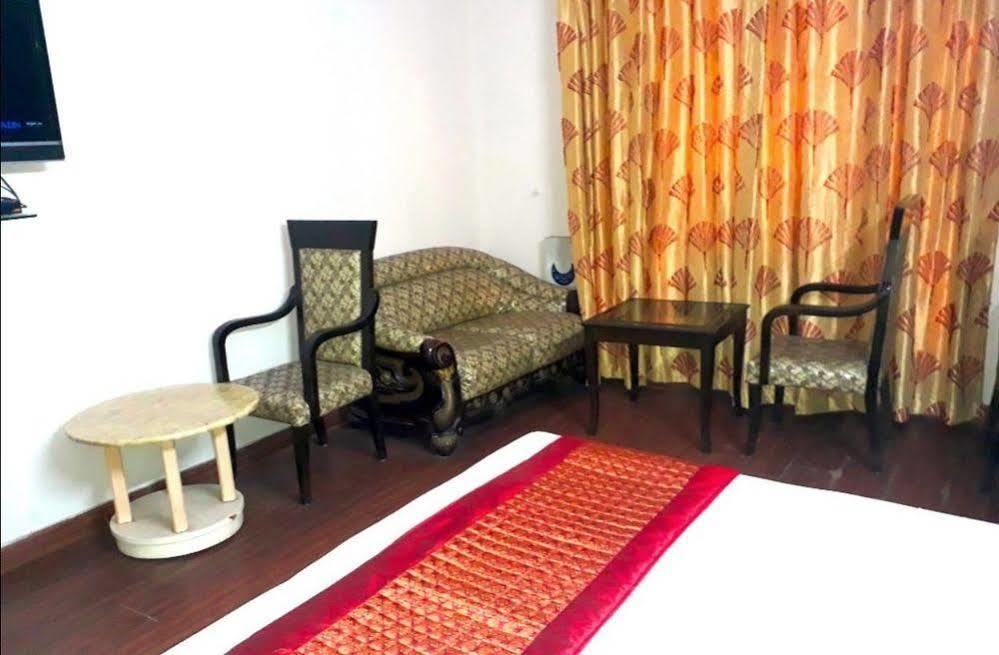 Hotel O Mid Town Delhi  Buitenkant foto