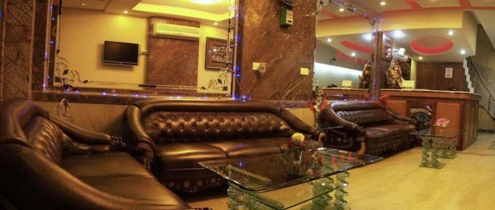 Hotel O Mid Town Delhi  Buitenkant foto